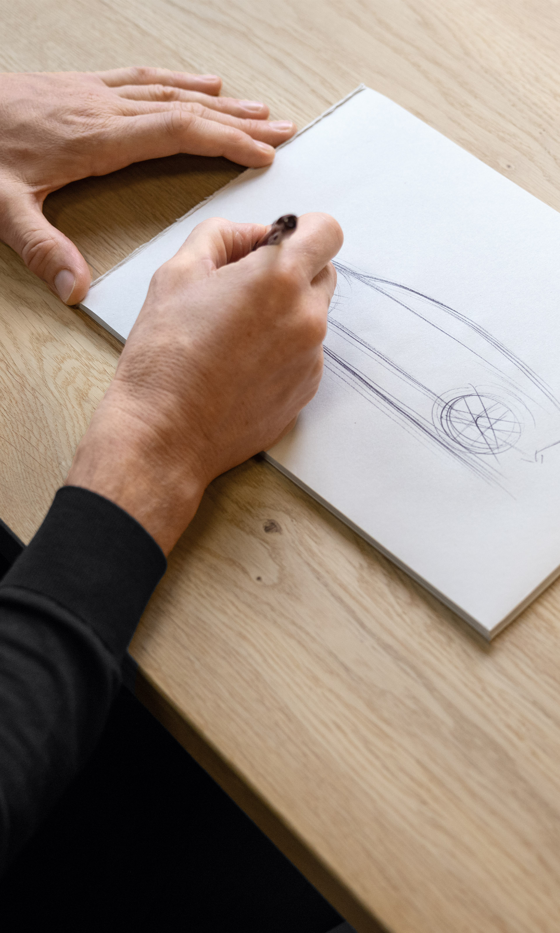 Marc Lichte sketching a vehicle.